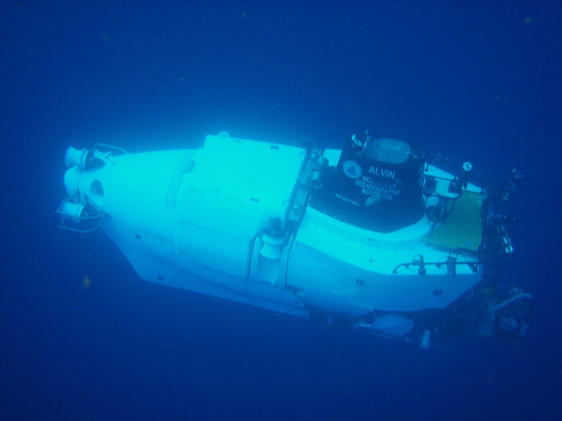 The deep submergence vehicle Alvin begins a descent. Syntactic foam provides its buoyancy.